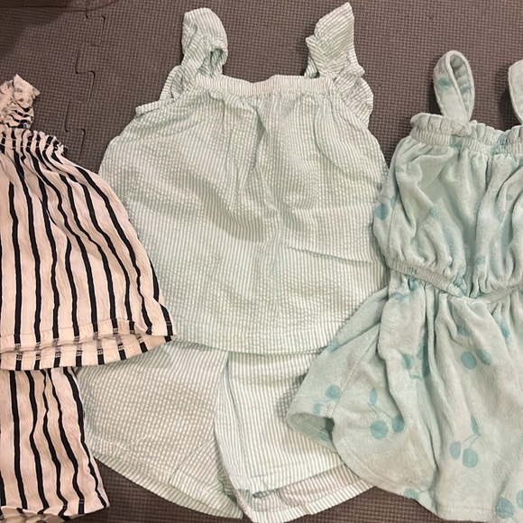 H&M Summer Sets. Size 18 Months. Fits like a 2T. - Picture 3 of 4